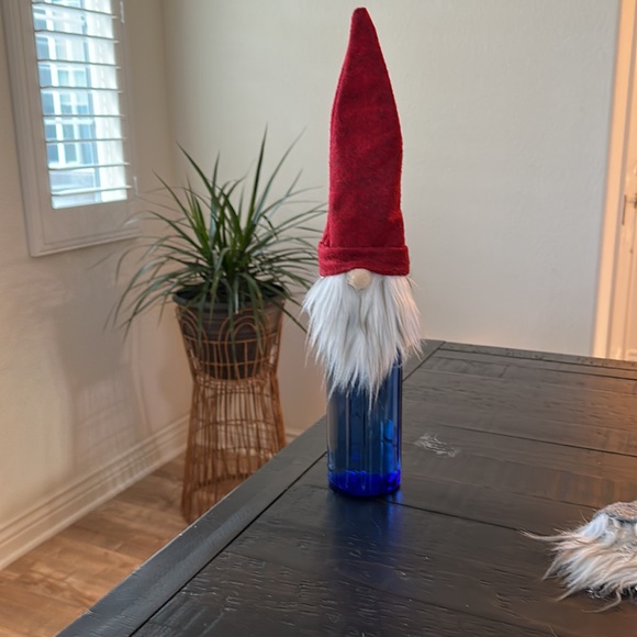 Set of 3 Gnome Bottle Toppers- NWOT - Picture 3 of 3